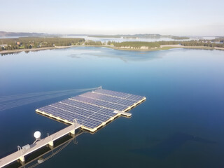 Floating solar system on a lake, with a connection to the shore 