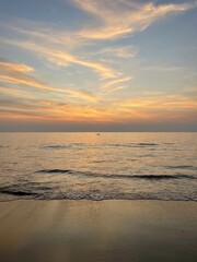 Fototapeta premium Travel, Beach Holiday Destination, Paradise, Sunsets and views on island in Thaialnd