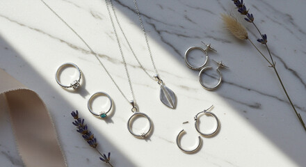 Joia em prata 925 – Anel, colar, pulseira e brincos elegantes, sofisticados e brilhantes. Acessório de moda refinado para mulheres, fotografia de produto em alta qualidade.