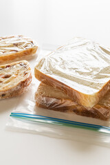 ラップで包んだ食パン　パンの保存方法