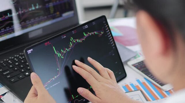 People who trade and analyze stock market conditions.