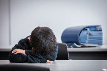 落ち込む小学生