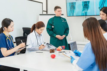 Fototapeta premium Doctor meeting to talk and consult together in the lab