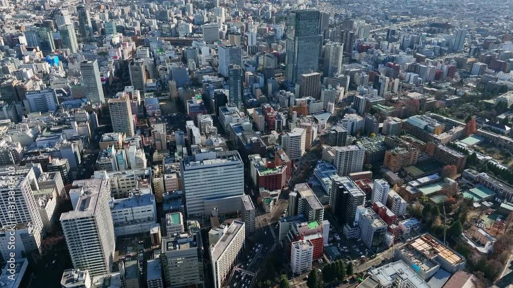 Poster 市街地、都市、空撮、商店街、町並み、街、ドローン、社会、暮らし、ビル、建設、俯瞰、前進、風景、進歩、進化、時代、住宅、景色、ハイアングル、展望、景観、上から見た、見下ろす、現代、都会、建築、ビル群、不動産、日本、観光、旅行、地域、地方、行政、交通、インフラ、産業、ビジネス、商業、道路、自動車、屋上、テクノロジー、技術、企業、店舗、密集、60p、経営