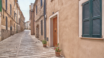 Obraz premium Street Scene, Traditional Architecture, Alcúdia, Mallorca, Balearic Islands, Spain, Europe