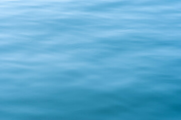 青い海の穏やかな水面