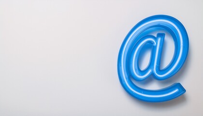 Obraz premium 블루 네온 스타일의 '@' 기호가 빛나는 배경화면