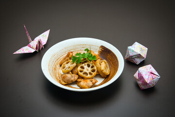 鶏肉とレンコンの甘酢炒めにパクチーを添えて