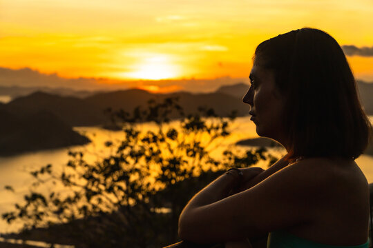 Tourist watching coron island sunset from mount tapyas viewpoint in busuanga, philippines