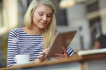 Obraz premium Cafe, woman and reading with tablet for remote work, scroll blog and connection for story information. Restaurant, journalist and smile with digital app for news application, coffee and freelancer
