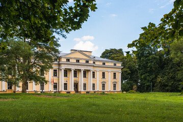 Obraz premium Verkiai Castle Building in the Public Park in Vilnius City