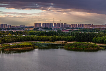 Obraz premium The scenery of Dingxiang Lake Park in Shenyang, China in autumn