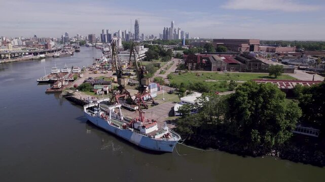 Puerto de Buenos Aires, Argentina: terminal portuaria, muelle, gr&uacute;as, contenedores, carga y descarga, almac&eacute;n, aduana, comercio internacional, log&iacute;stica, flete, operadores log&iacute;sticos, zona franca, des
