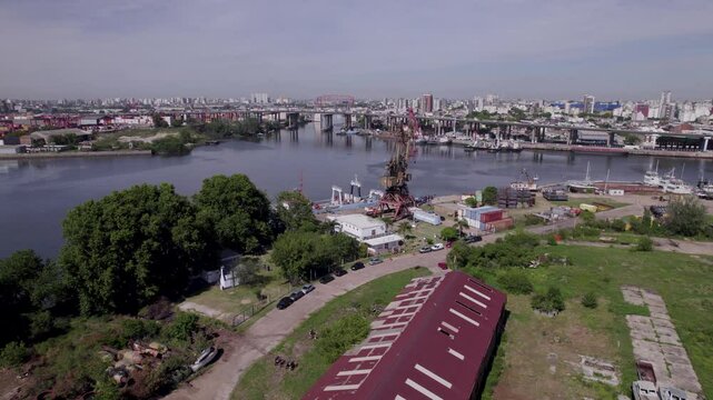Puerto de Buenos Aires, Argentina: terminal portuaria, muelle, gr&uacute;as, contenedores, carga y descarga, almac&eacute;n, aduana, comercio internacional, log&iacute;stica, flete, operadores log&iacute;sticos, zona franca, des