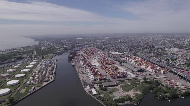 Puerto de Buenos Aires, Argentina: terminal portuaria, muelle, gr&uacute;as, contenedores, carga y descarga, almac&eacute;n, aduana, comercio internacional, log&iacute;stica, flete, operadores log&iacute;sticos, zona franca, des