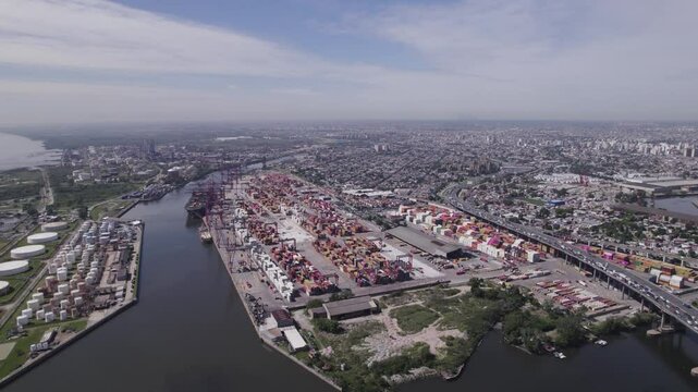 Puerto de Buenos Aires, Argentina: terminal portuaria, muelle, gr&uacute;as, contenedores, carga y descarga, almac&eacute;n, aduana, comercio internacional, log&iacute;stica, flete, operadores log&iacute;sticos, zona franca, des