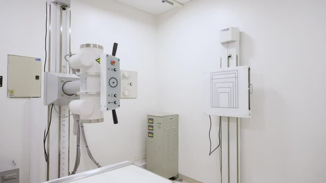 Equipo de rayos X en cl&iacute;nica de diagn&oacute;stico por im&aacute;genes. Radiografias, Rayos, Placas, Hospital. Cl&iacute;nica. Salud. Medicina. Centro Medico. 