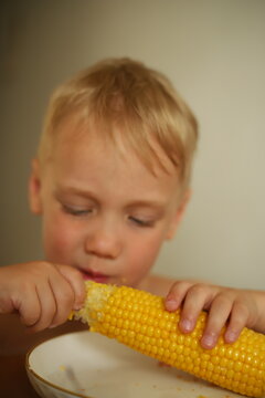 child eating corn