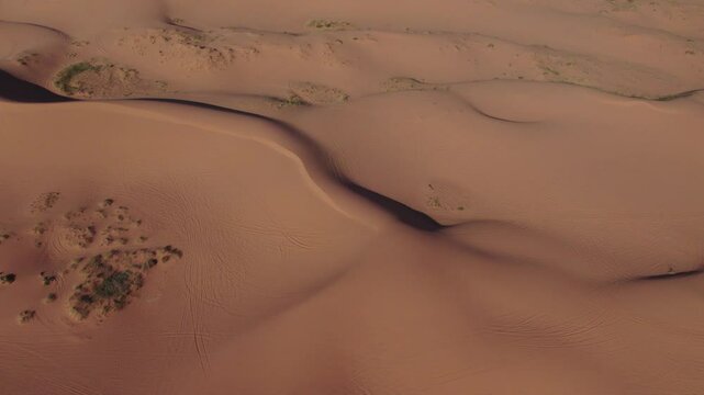 Golden Sands and Windy Ridges &ndash; Stunning Desert Landscape