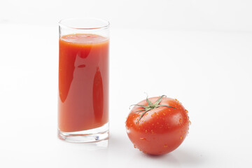 Tomato is an annual plant of the nightshade family. It grows to a height of 1 to 1.5 meters and has opposite, pinnately compound leaves.