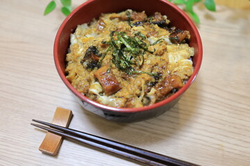 スタミナ抜群うな玉丼