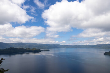 瞰湖台から望む十和田湖の絶景
