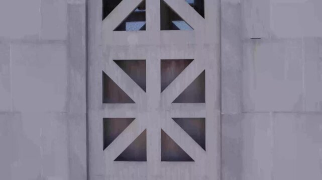 Ventanas exteriores de edificio de oficinas. Oficinas. Empresas. Gran ciudad. Negocios. Businnes. Footage de Negocios.