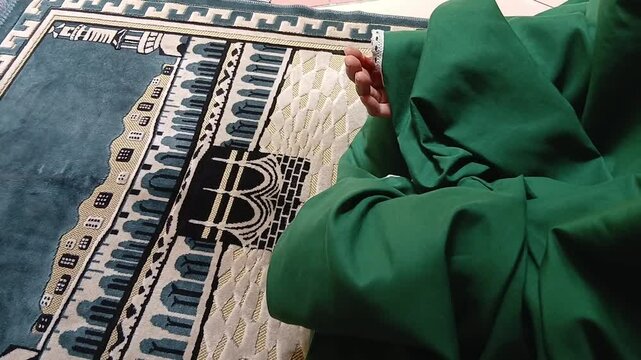 Woman muslim do dhikr on praying rug