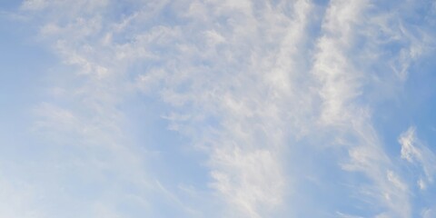 Fototapeta premium Peaceful Sky with Wispy Clouds