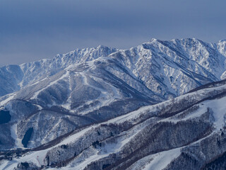 スキー場と北アルプスの山並み　長野県白馬村