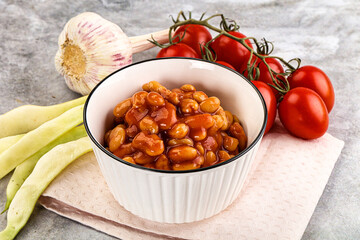 White baked bean in tomato sauce