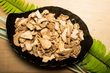 Ginger Slices and Powder