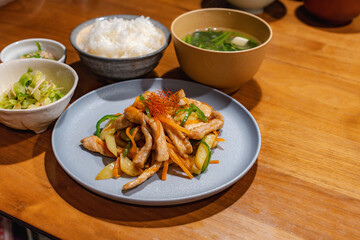 野菜と豚肉炒めの夕食セット