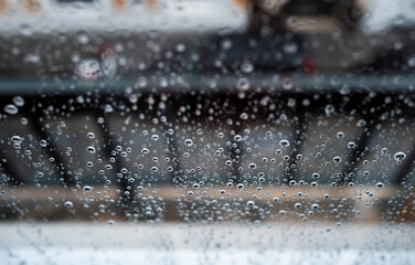 Gotitas de lluvia en la ventana