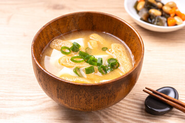 豆腐と油揚げの味噌汁