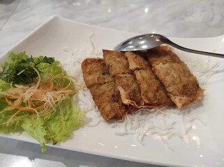 Seafood rolls  with vegetables