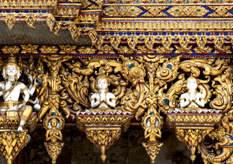 figuras hindús en el templo