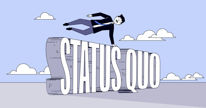 Ilustraci&oacute;n. de empresario saltando y sosteni&eacute;ndose con esfuerzo sobre las letras 'STATUS QUO', esto es una representaci&oacute;n del desaf&iacute;o de romper con la zona de confort y abrazar el cambio.
