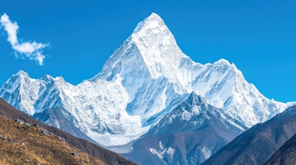 Obraz premium Majestic mountain Peak: A Breathtaking View of Snow-Capped Mountains