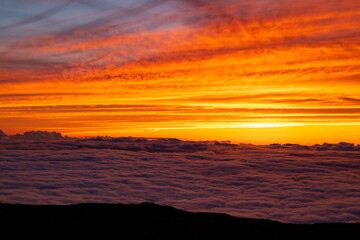 sunrise sunset above the clouds maui hawaii haleakala