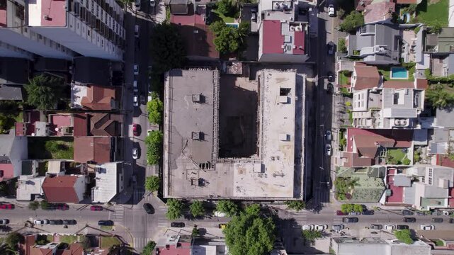 Edificio en construcci&oacute;n, Estructura. Footage de arquitectura. Ingenier&iacute;a. Trabajo. Construir, inversi&oacute;n. 