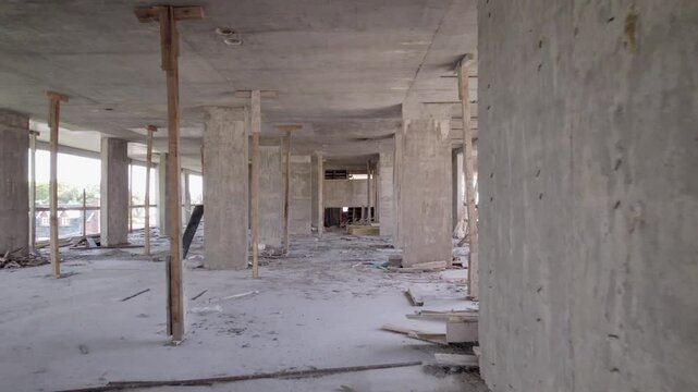 Edificio en construcci&oacute;n, Estructura. Footage de arquitectura. Ingenier&iacute;a. Trabajo. Construir, inversi&oacute;n. 