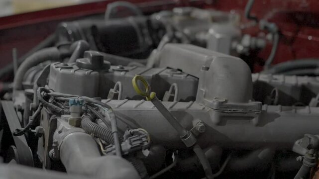 Motor de auto rojo, camioneta roja. Footage de Autos. Taller.