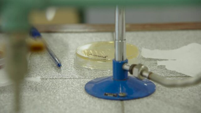 Mesa un de un laboratorio Laboratorio, Ciencia, Experimentos, Bioqu&iacute;mica, Qu&iacute;mica, Cient&iacute;ficos, Medicina. Footage de Ciencia. 