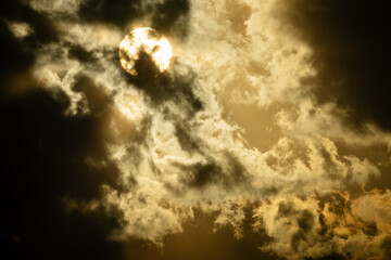 雲間から輝く太陽20250107