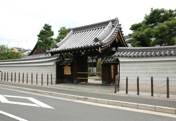 Naklejka premium 三時知恩寺 山門 京都市上京区