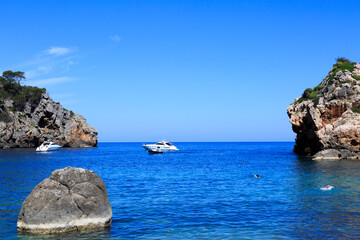 Naklejka premium Europe, Spain, Balearic Islands, Mallorca. Cala Banyalbufar. Beachfront swimming. Boats.