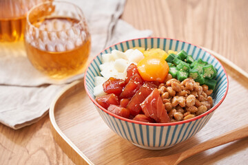 ばくだん丼 - ネバネバ食材たっぷりの海鮮丼