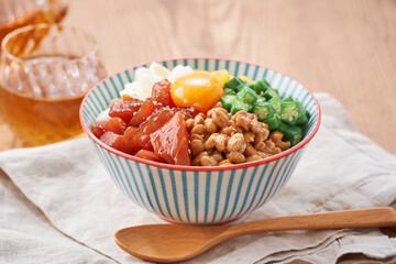 ばくだん丼 - ネバネバ食材たっぷりの海鮮丼