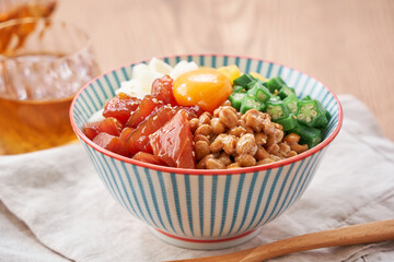 ばくだん丼 - ネバネバ食材たっぷりの海鮮丼